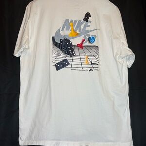 Nike SB Graphic T-Shirt – Domino/Chess Back Print (White)